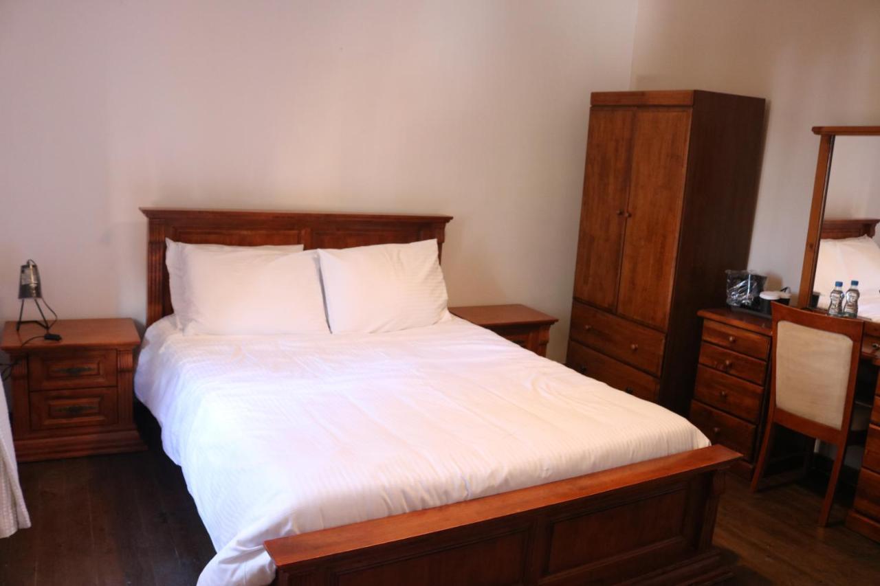 Semiramis Lodge Platres Luaran gambar